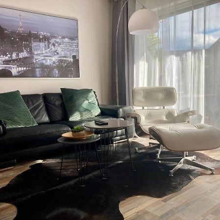 Living At Saarpartments -Adultsonly- 2 Bedrooms, Kitchen - Business & Holiday Apartments For Long- And Short Term Stay, 3 Min To Train Station, Secure E-Bike Parking! Saarbrücken Kültér fotó