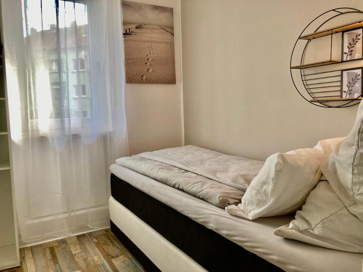 Living At Saarpartments -Adultsonly- 2 Bedrooms, Kitchen - Business & Holiday Apartments For Long- And Short Term Stay, 3 Min To Train Station, Secure E-Bike Parking! Saarbrücken Kültér fotó