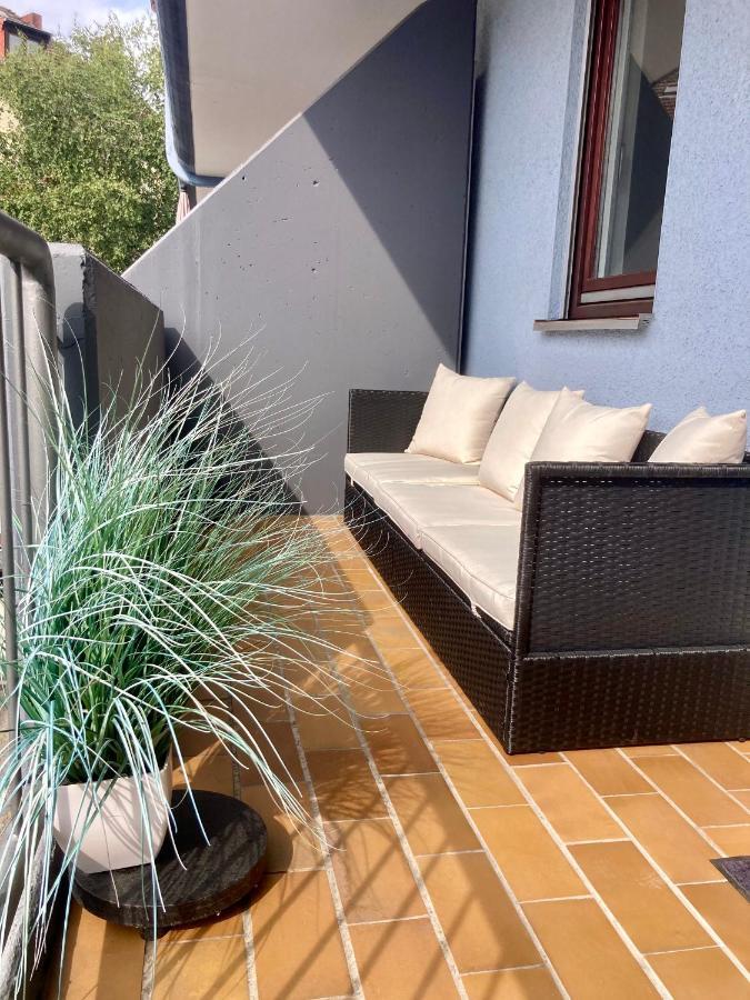 Living At Saarpartments -Adultsonly- 2 Bedrooms, Kitchen - Business & Holiday Apartments For Long- And Short Term Stay, 3 Min To Train Station, Secure E-Bike Parking! Saarbrücken Kültér fotó