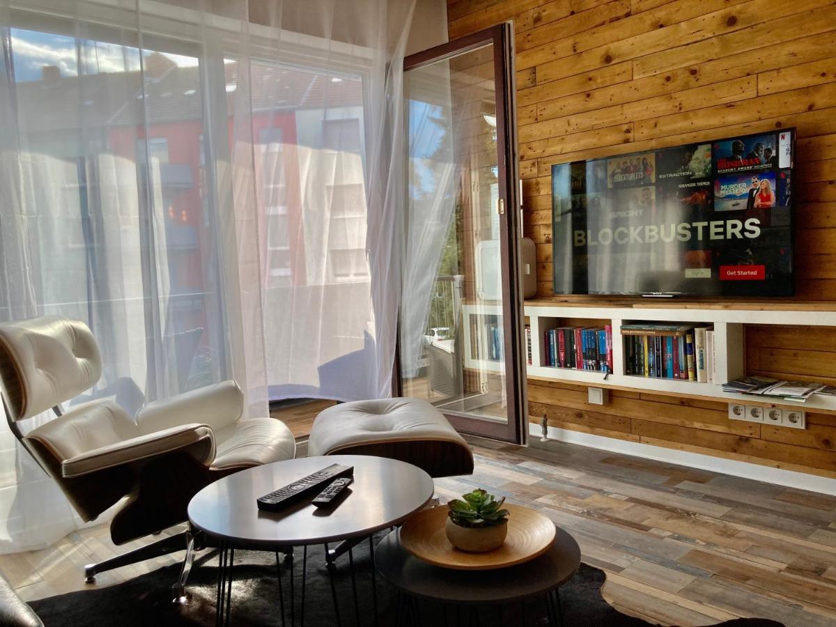 Living At Saarpartments -Adultsonly- 2 Bedrooms, Kitchen - Business & Holiday Apartments For Long- And Short Term Stay, 3 Min To Train Station, Secure E-Bike Parking! Saarbrücken Kültér fotó