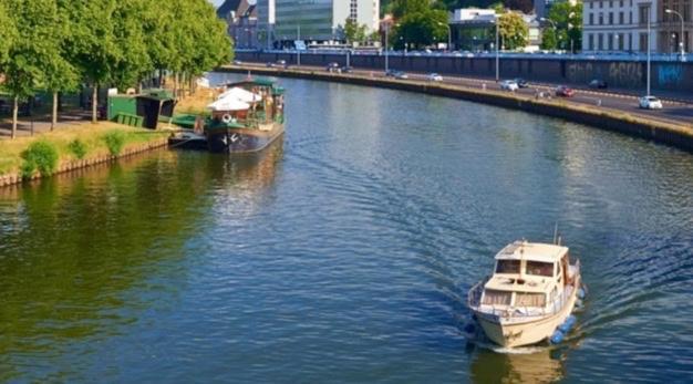 Living At Saarpartments -Adultsonly- 2 Bedrooms, Kitchen - Business & Holiday Apartments For Long- And Short Term Stay, 3 Min To Train Station, Secure E-Bike Parking! Saarbrücken Kültér fotó