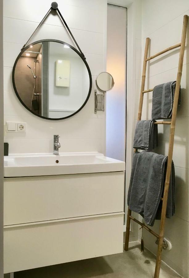Living At Saarpartments -Adultsonly- 2 Bedrooms, Kitchen - Business & Holiday Apartments For Long- And Short Term Stay, 3 Min To Train Station, Secure E-Bike Parking! Saarbrücken Kültér fotó
